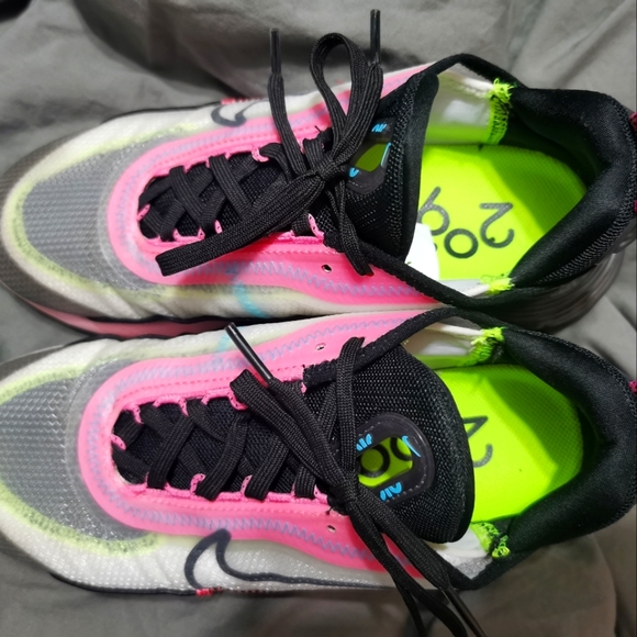 Nike Shoes - Nike air 2090